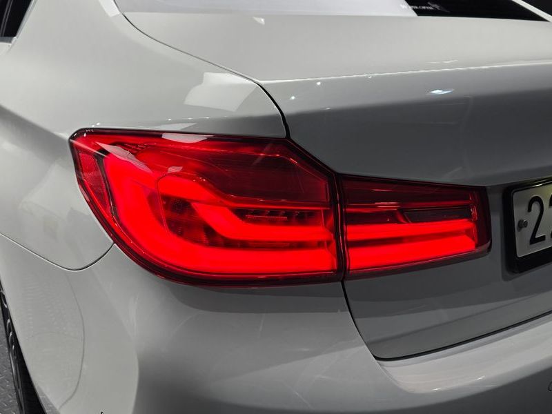 2020 BMW 5 Series 530i M Sport Package Plus photo 23
