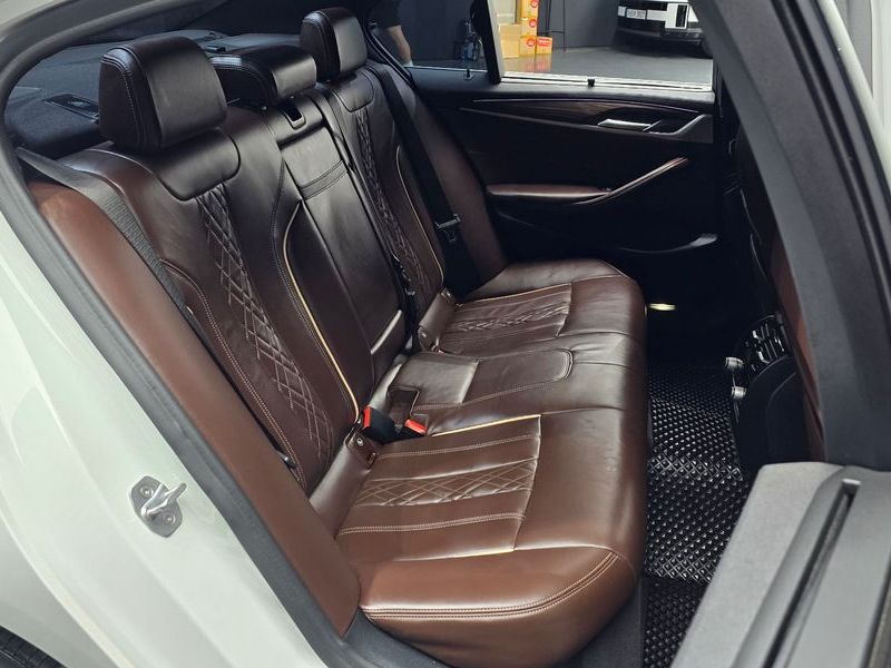 2020 BMW 5 Series 530i M Sport Package Plus photo 26