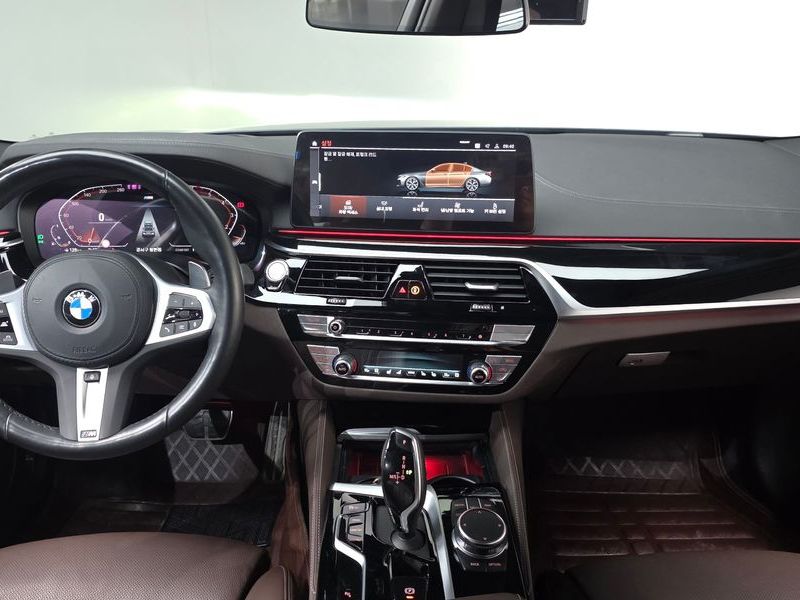 2023 BMW 5 Series 530i M Sport Package photo 7
