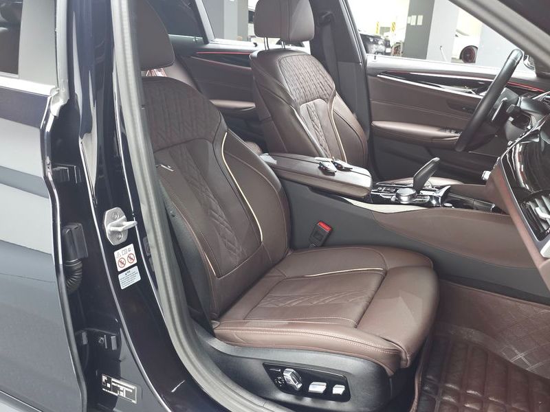 2023 BMW 5 Series 530i M Sport Package photo 10