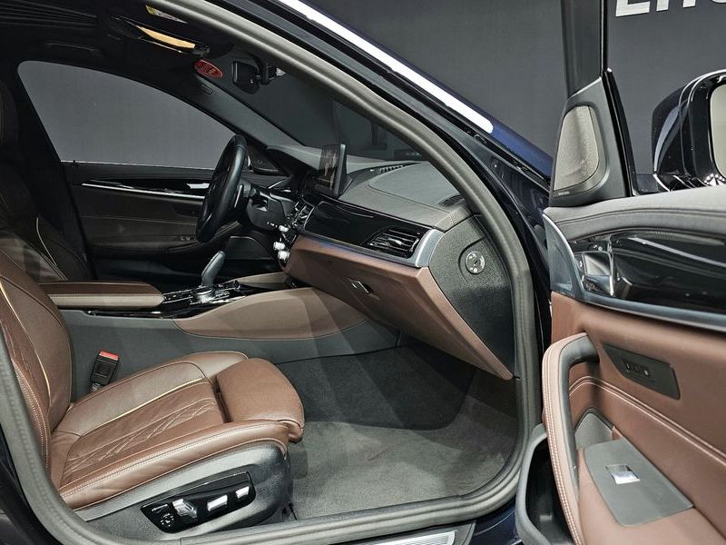 2023 BMW 5 Series 530e M Sport photo 10