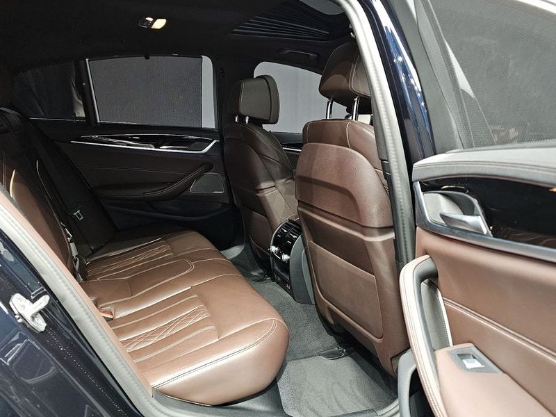 2023 BMW 5 Series 530e M Sport photo 11