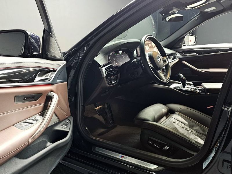 2023 BMW 5 Series 530e M Sport photo 12