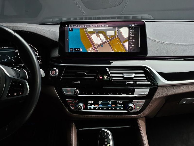 2023 BMW 5 Series 530e M Sport photo 15