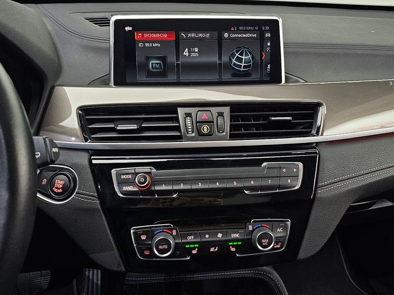 2021 BMW X1 xDrive 20i xLine photo 14