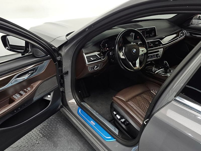 2020 BMW 7 Series 730d xDrive Design Pure Excellence photo 12