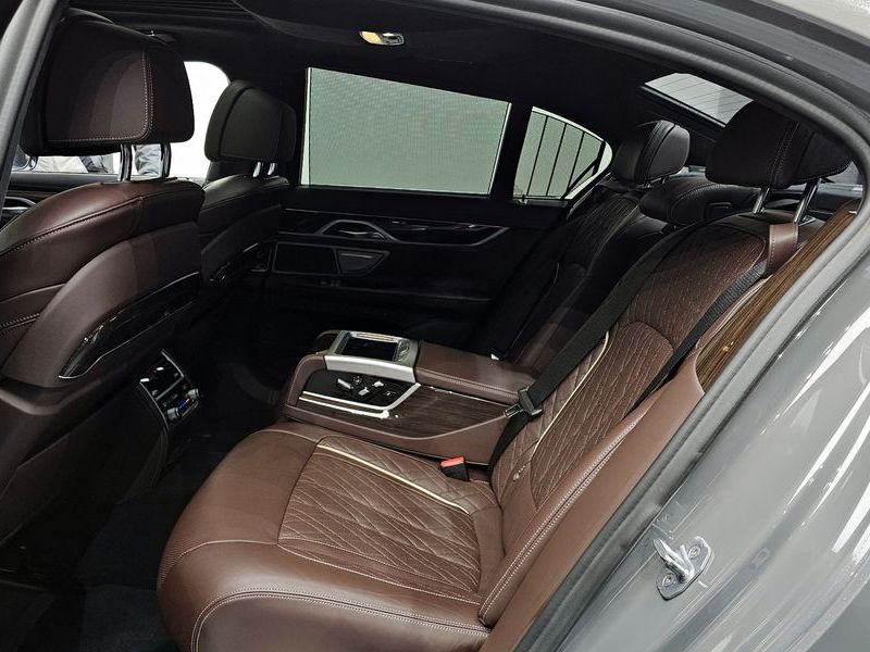 2020 BMW 7 Series 730d xDrive Design Pure Excellence photo 13