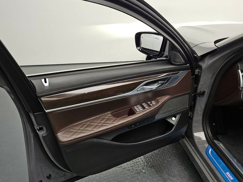 2020 BMW 7 Series 730d xDrive Design Pure Excellence photo 25