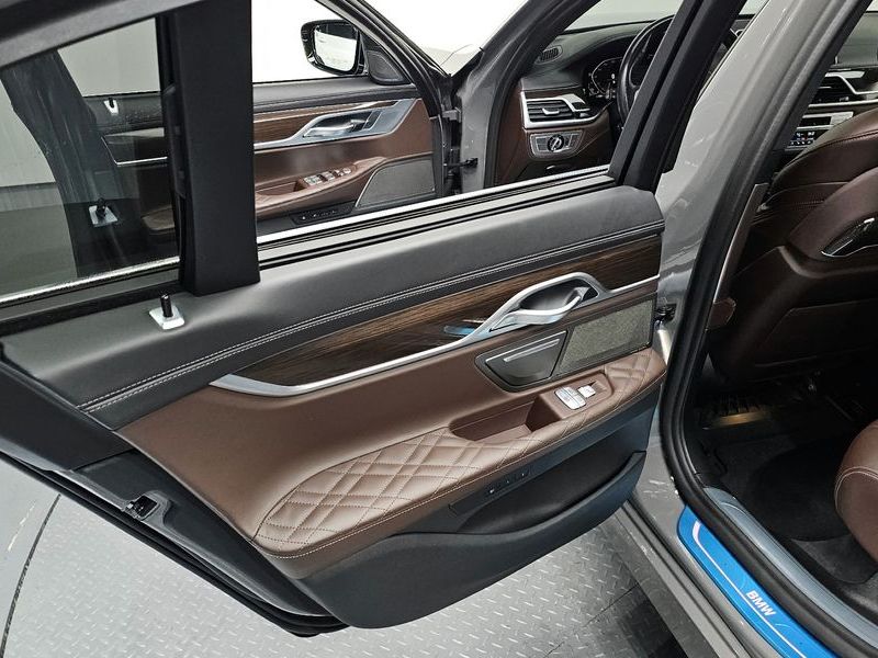 2020 BMW 7 Series 730d xDrive Design Pure Excellence photo 26