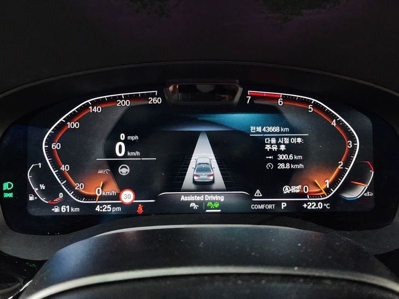 2022 BMW 5 Series 520i Luxury photo 8
