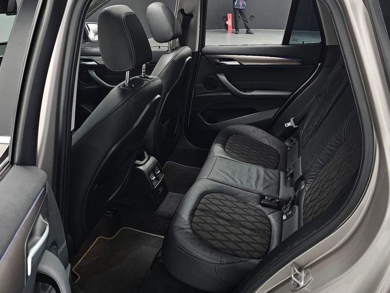 2021 BMW X1 xDrive 18d xLine photo 12