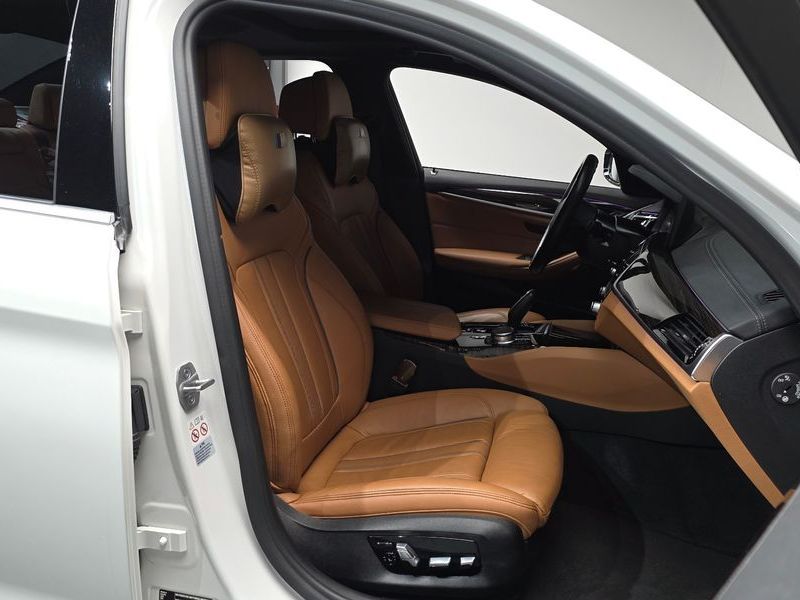 2022 BMW 5 Series 520i M Sport photo 10