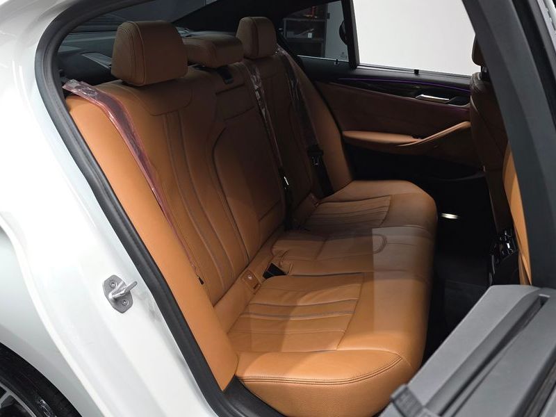 2022 BMW 5 Series 520i M Sport photo 12