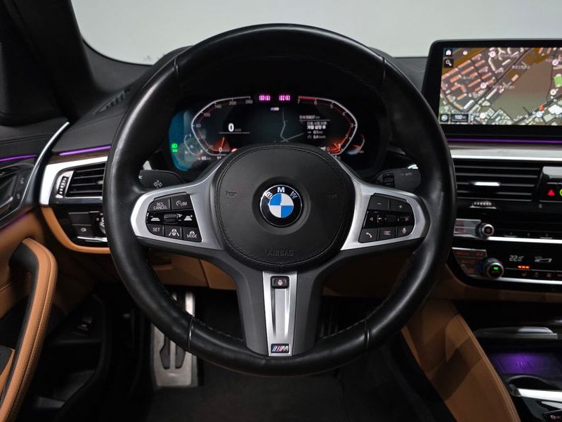 2022 BMW 5 Series 520i M Sport photo 13