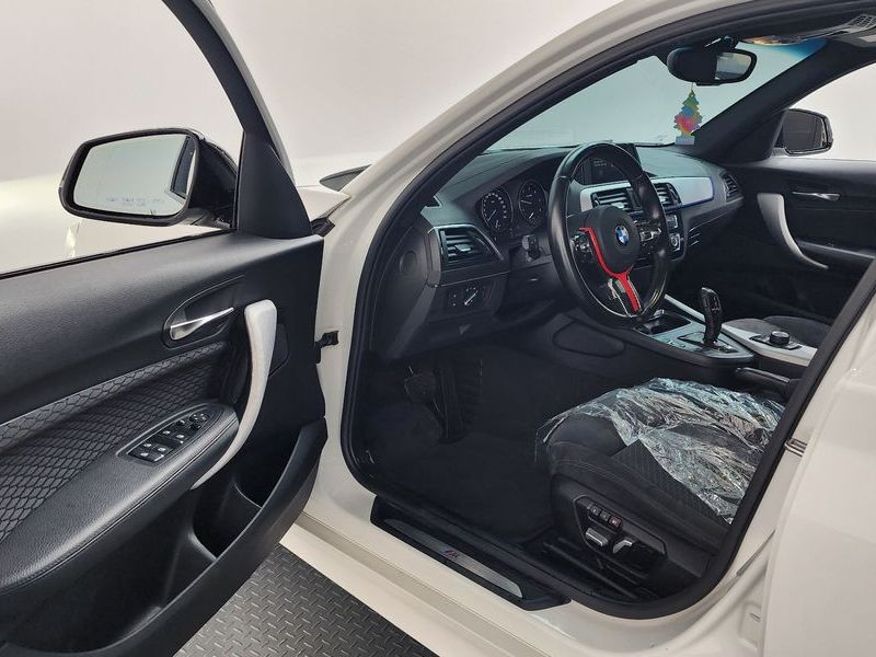 2018 BMW 1 Series 118d M Sport Shadow 5 Door photo 10