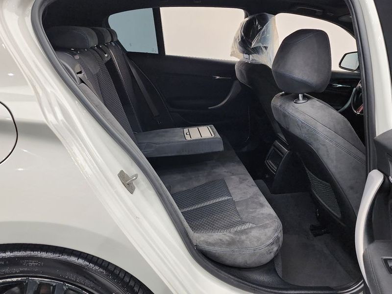 2018 BMW 1 Series 118d M Sport Shadow 5 Door photo 12