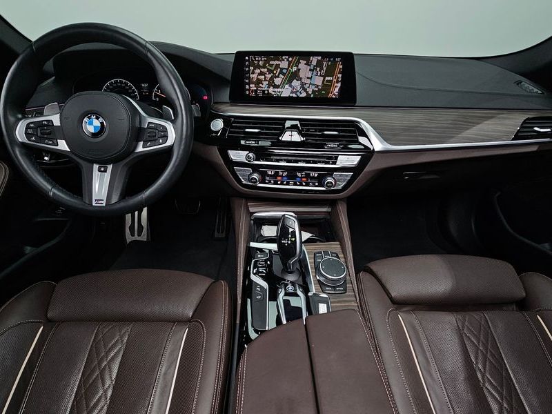 2019 BMW 5 Series 530i M Sport Package Plus photo 7