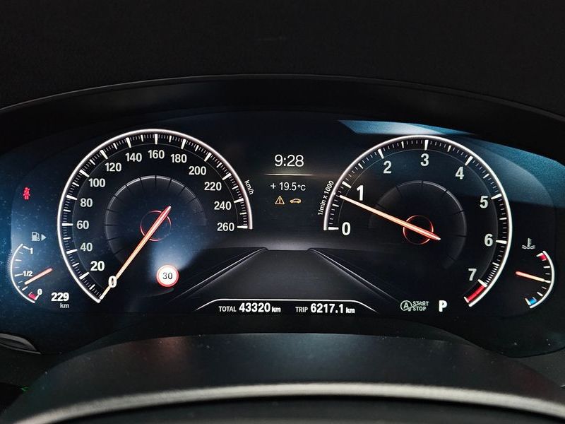 2019 BMW 5 Series 530i M Sport Package Plus photo 8