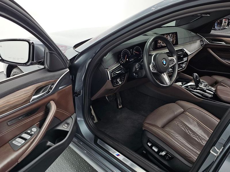 2019 BMW 5 Series 530i M Sport Package Plus photo 10