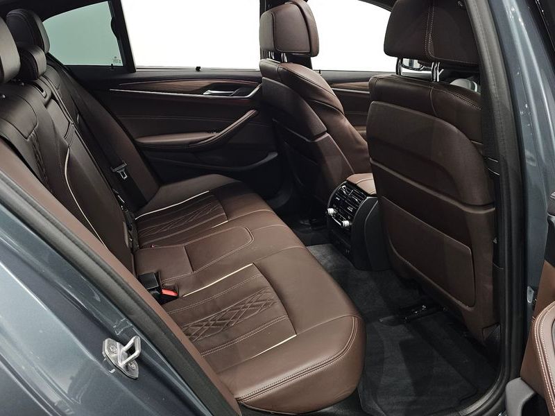 2019 BMW 5 Series 530i M Sport Package Plus photo 12