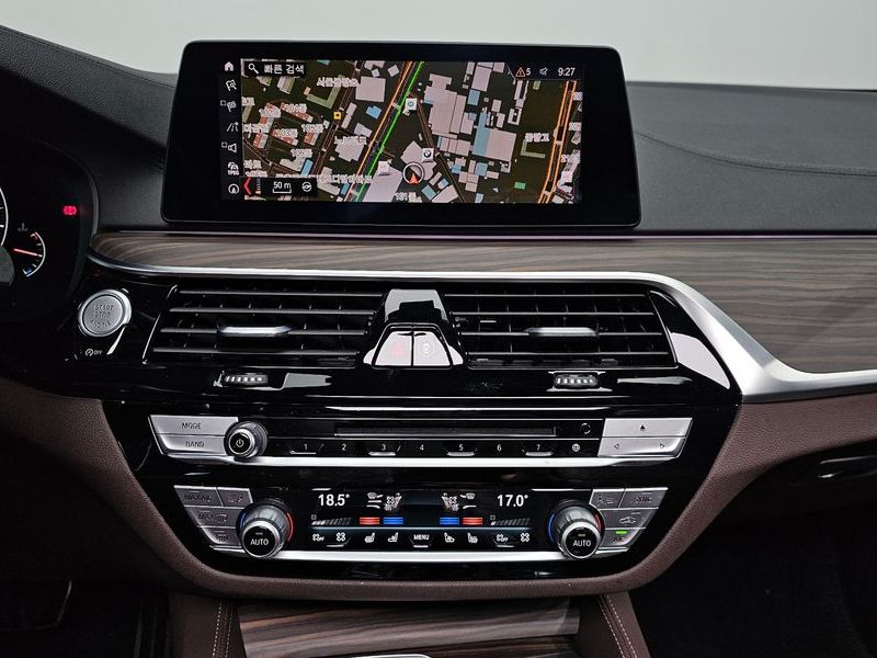 2019 BMW 5 Series 530i M Sport Package Plus photo 14