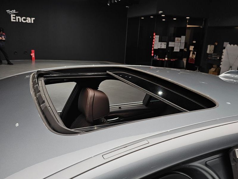 2019 BMW 5 Series 530i M Sport Package Plus photo 19