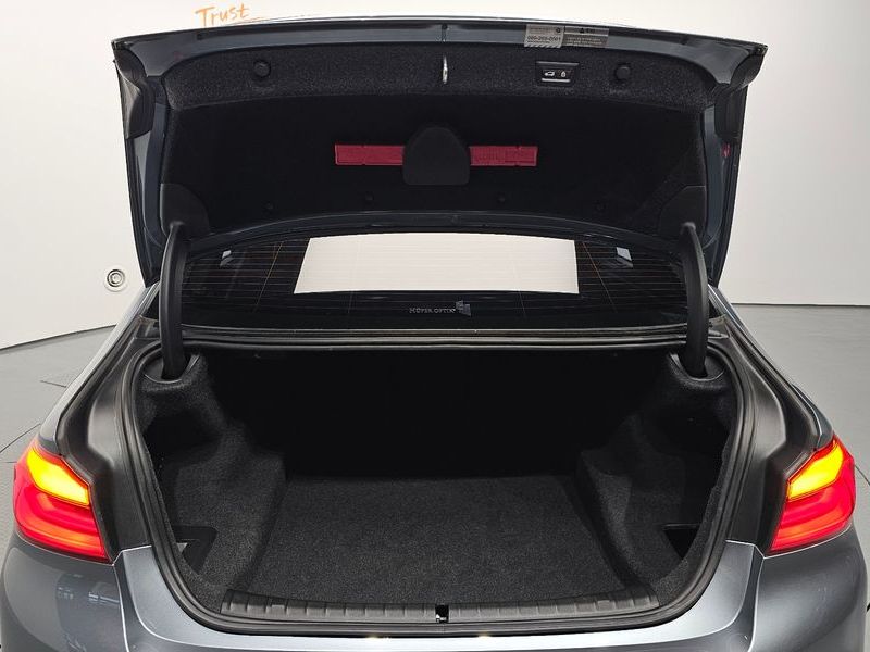 2019 BMW 5 Series 530i M Sport Package Plus photo 20