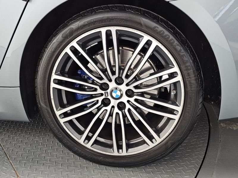 2019 BMW 5 Series 530i M Sport Package Plus photo 21