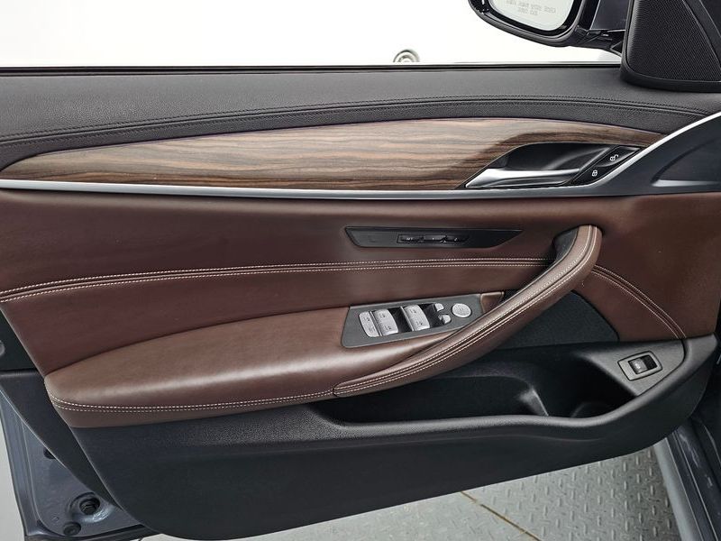 2019 BMW 5 Series 530i M Sport Package Plus photo 24