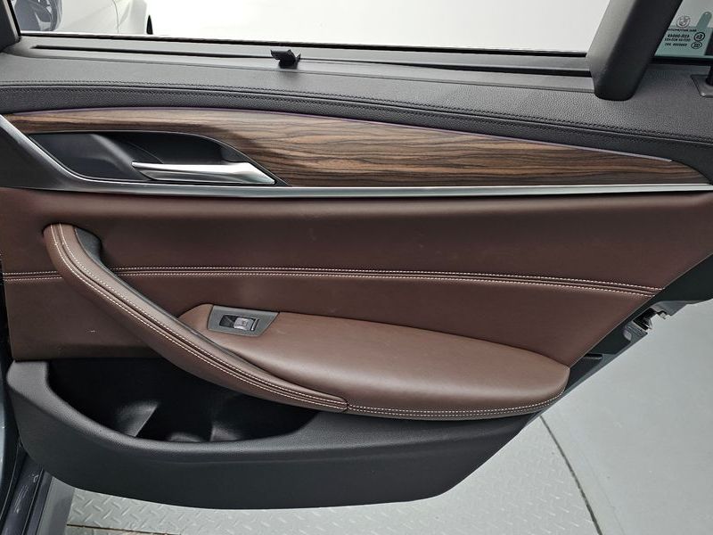 2019 BMW 5 Series 530i M Sport Package Plus photo 25