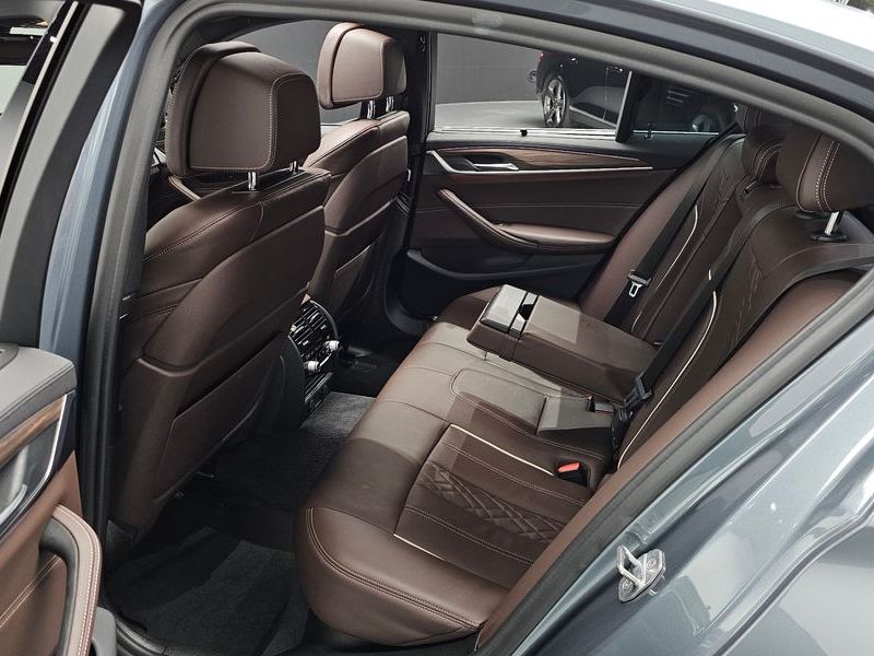 2019 BMW 5 Series 530i M Sport Package Plus photo 26