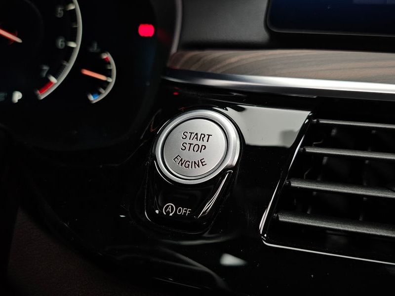 2019 BMW 5 Series 530i M Sport Package Plus photo 28