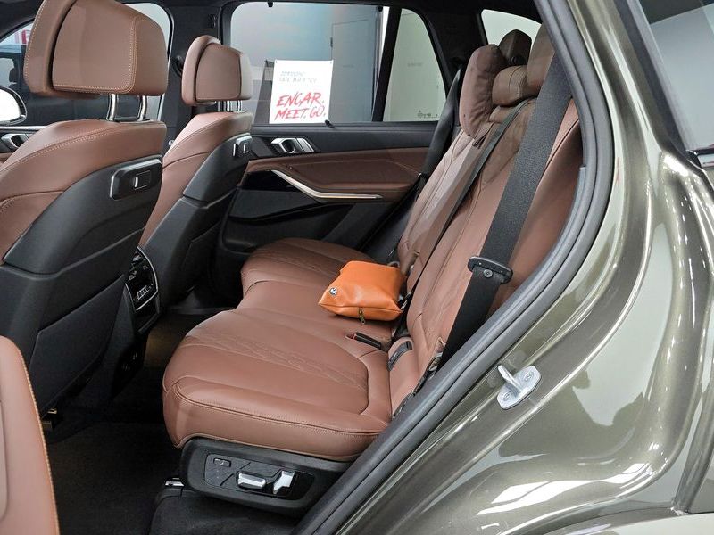 2025 BMW X5 xDrive 40i M Sport photo 12