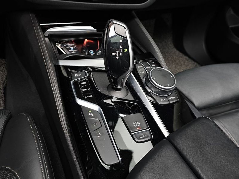 2020 BMW 6 Series 630d xDrive Luxury photo 9