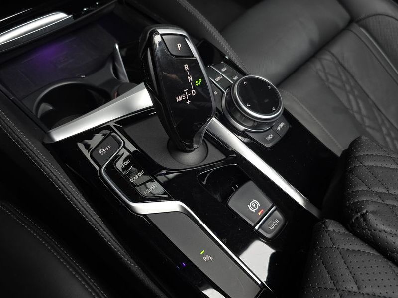 2019 BMW 5 Series 530i Luxury Plus photo 9