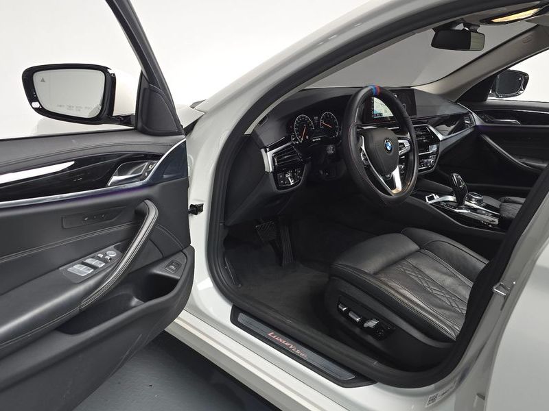 2019 BMW 5 Series 530i Luxury Plus photo 10