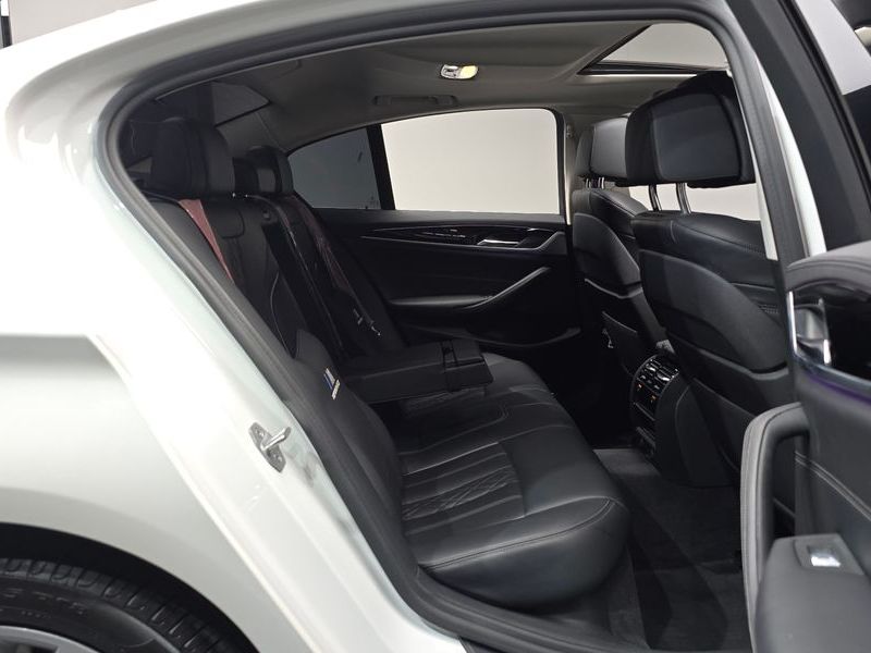 2019 BMW 5 Series 530i Luxury Plus photo 12