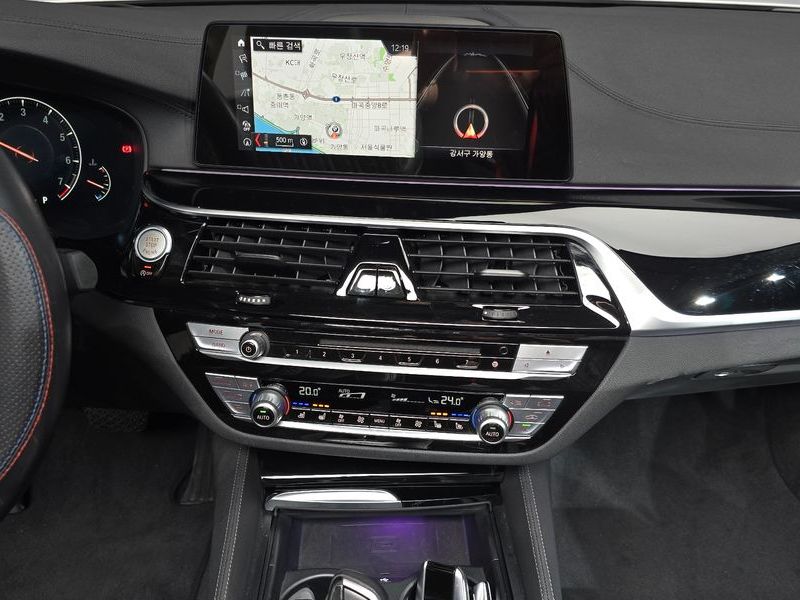 2019 BMW 5 Series 530i Luxury Plus photo 14