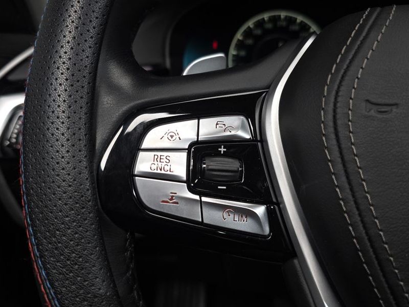 2019 BMW 5 Series 530i Luxury Plus photo 16