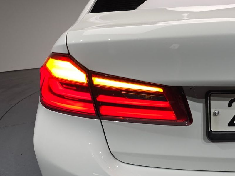 2019 BMW 5 Series 530i Luxury Plus photo 23