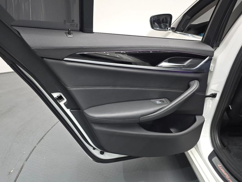 2019 BMW 5 Series 530i Luxury Plus photo 25