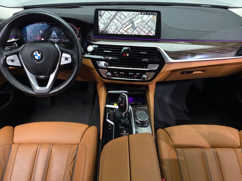 2023 BMW 5 Series 520i Luxury photo 7