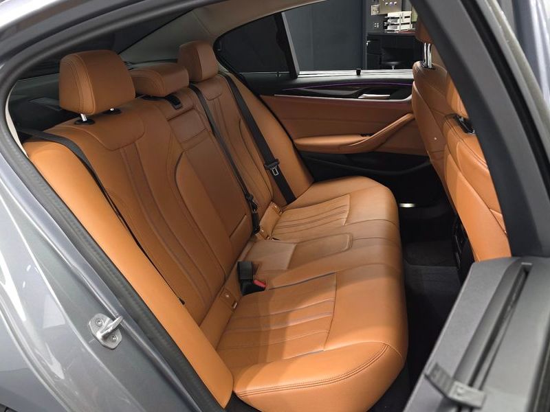 2023 BMW 5 Series 520i Luxury photo 12
