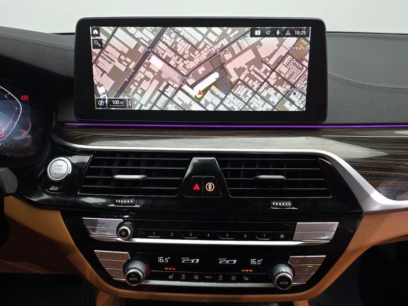 2023 BMW 5 Series 520i Luxury photo 14