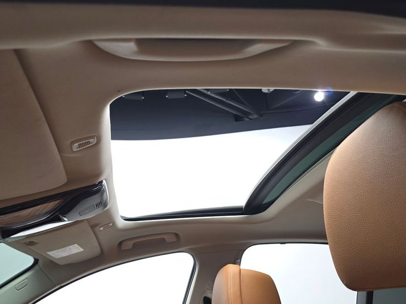 2023 BMW 5 Series 520i Luxury photo 18