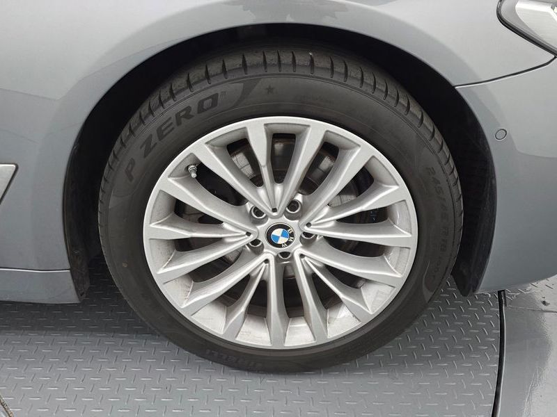 2023 BMW 5 Series 520i Luxury photo 21