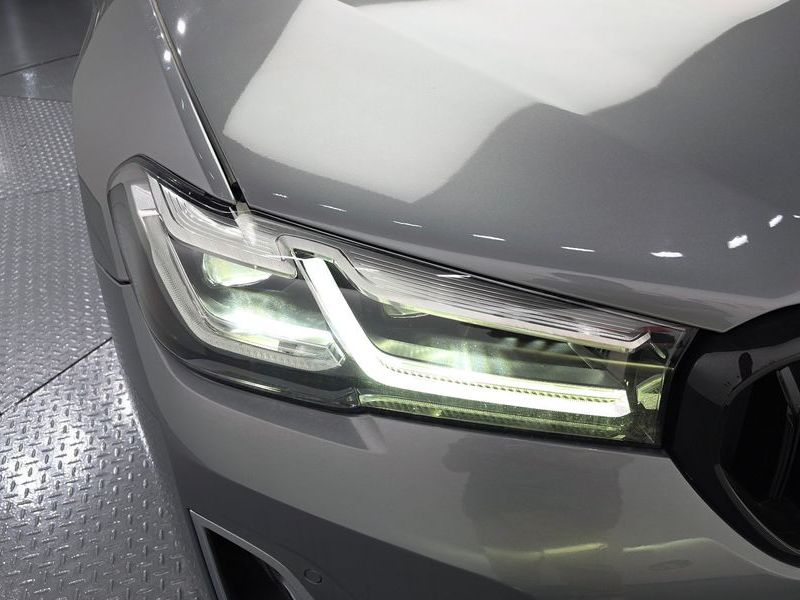 2023 BMW 5 Series 520i Luxury photo 22