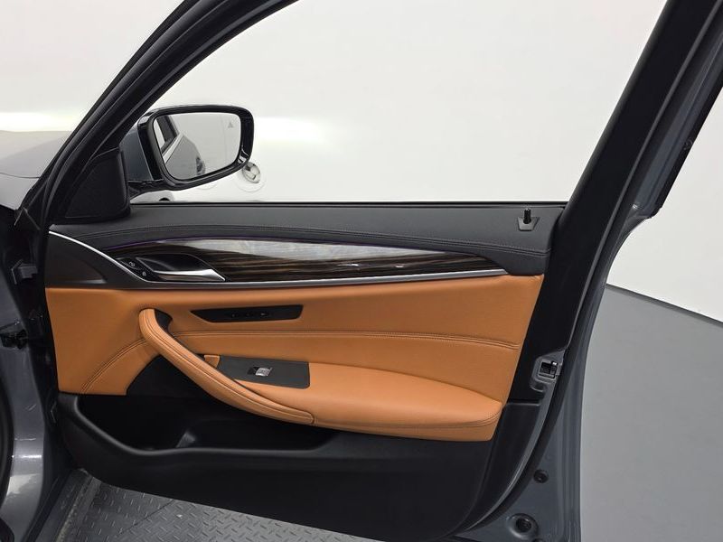 2023 BMW 5 Series 520i Luxury photo 24