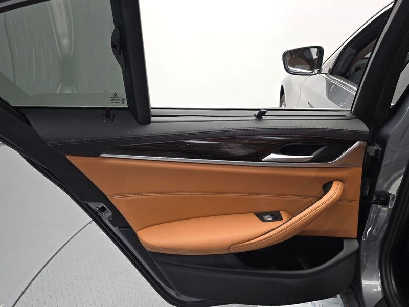 2023 BMW 5 Series 520i Luxury photo 25