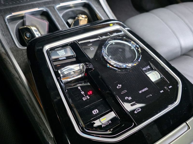 2024 BMW 7 Series 740i xDrive M Sport Limited photo 9